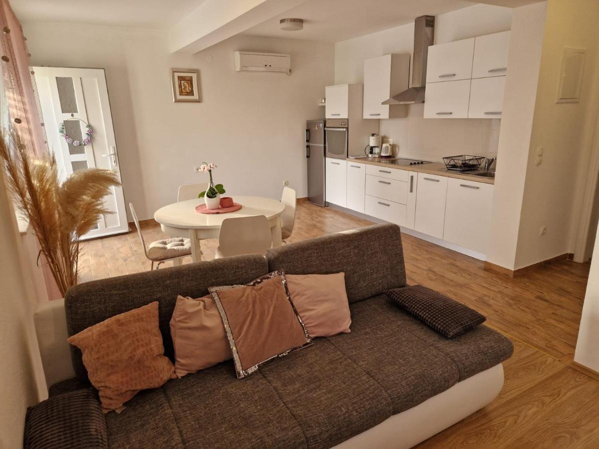 Apartment Dome Biograd Na Moru Bagian luar foto